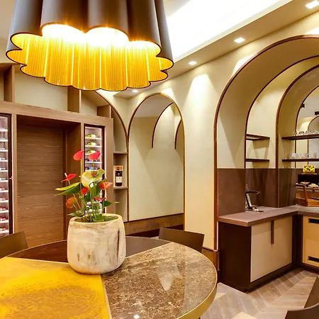 Solo Experience Hotel 4*