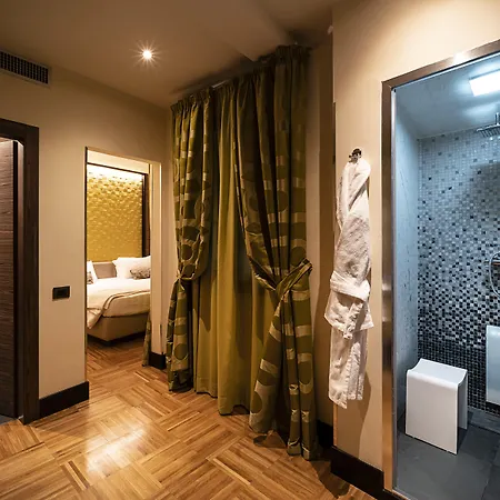 Hotel Solo Experience
