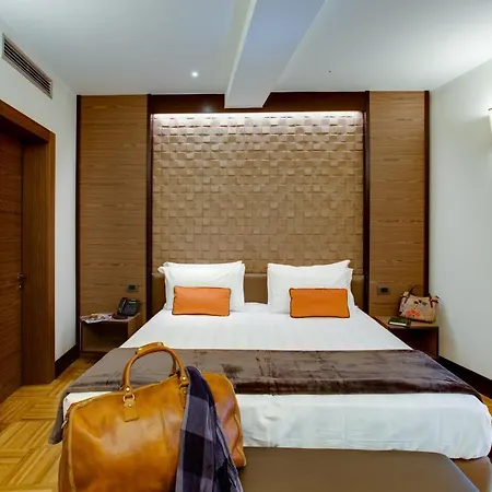 Solo Experience Hotel 4*