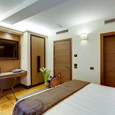Solo Experience Hotel 4*
